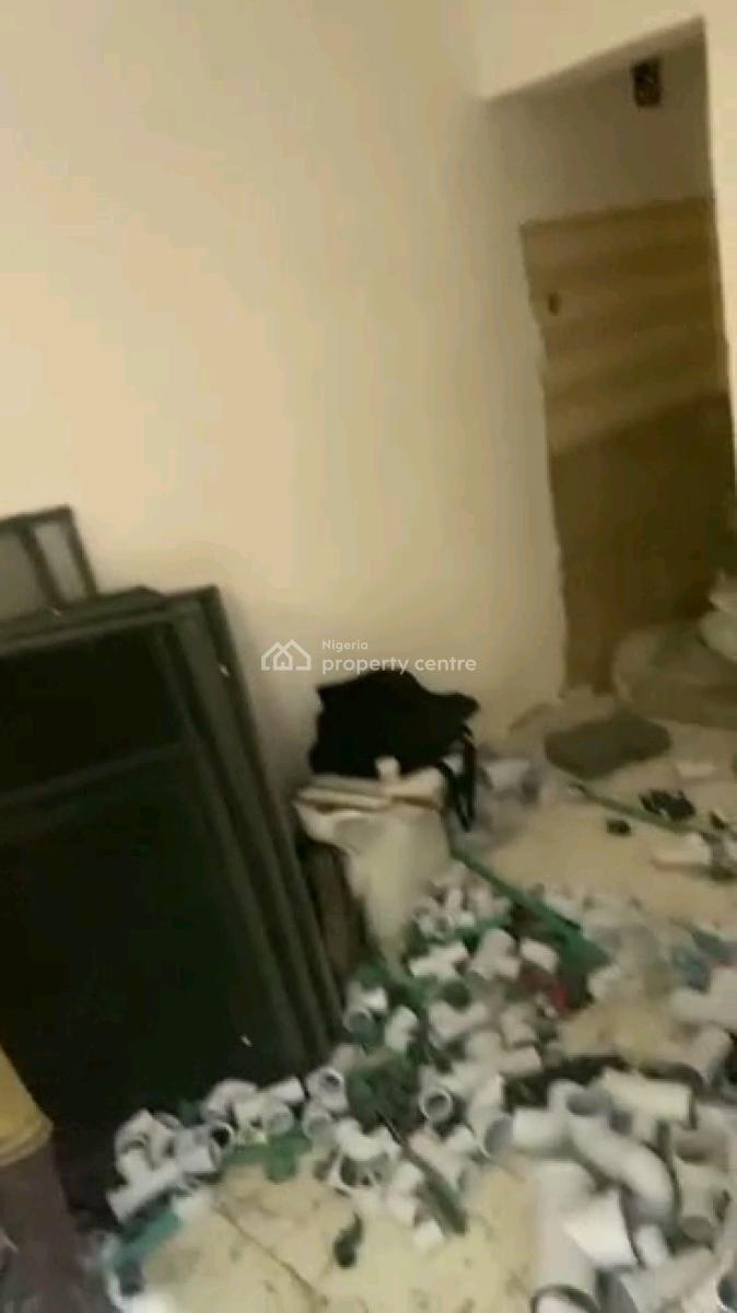 Standard  Mini Flat with 2 Toilets N Bath Downstairs,  Pop, Omoleye Street, Alagomeji, Yaba, Lagos, Mini Flat (room and Parlour) for Rent