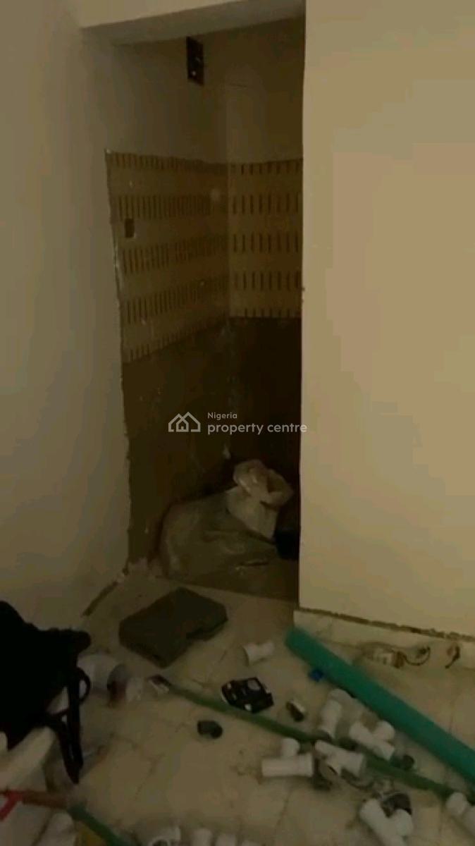 Standard  Mini Flat with 2 Toilets N Bath Downstairs,  Pop, Omoleye Street, Alagomeji, Yaba, Lagos, Mini Flat (room and Parlour) for Rent