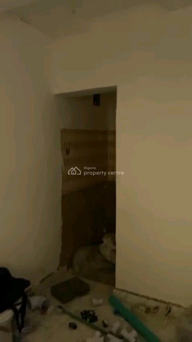 Standard  Mini Flat with 2 Toilets N Bath Downstairs,  Pop, Omoleye Street, Alagomeji, Yaba, Lagos, Mini Flat (room and Parlour) for Rent