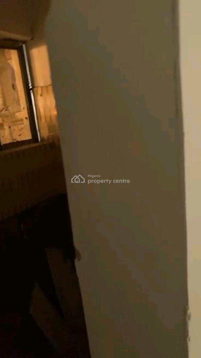 Standard  Mini Flat with 2 Toilets N Bath Downstairs,  Pop, Omoleye Street, Alagomeji, Yaba, Lagos, Mini Flat (room and Parlour) for Rent