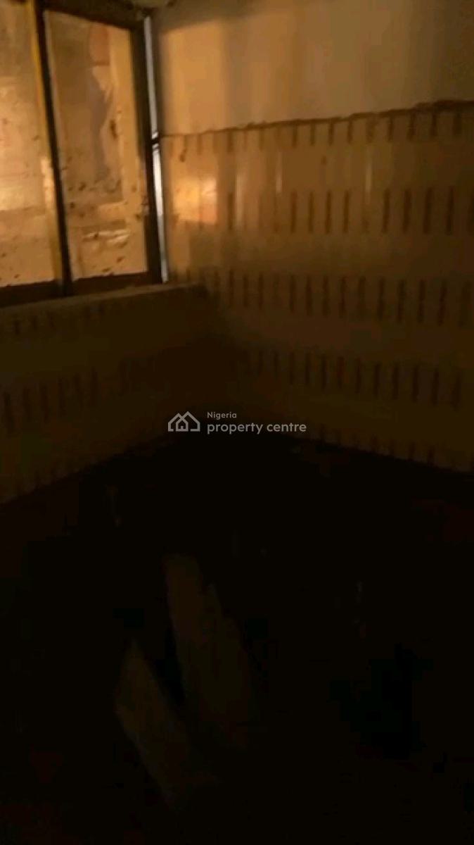 Standard  Mini Flat with 2 Toilets N Bath Downstairs,  Pop, Omoleye Street, Alagomeji, Yaba, Lagos, Mini Flat (room and Parlour) for Rent