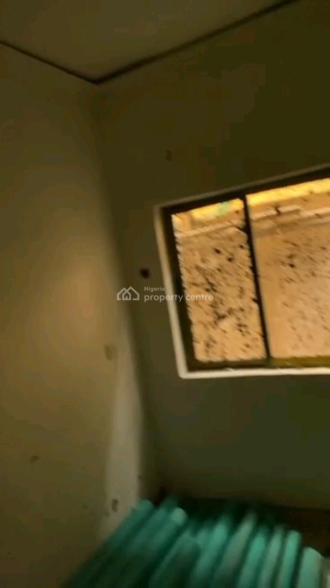 Standard  Mini Flat with 2 Toilets and Bath Downstairs,  Pop, Omoleye Street, Alagomeji, Yaba, Lagos, Mini Flat (room and Parlour) for Rent