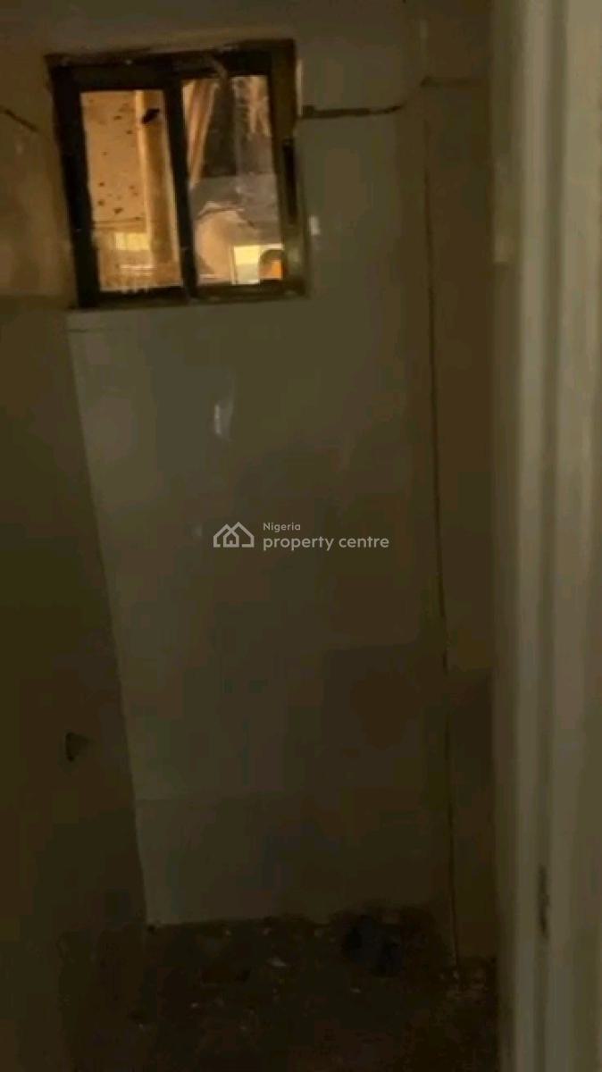 Standard  Mini Flat with 2 Toilets and Bath Downstairs,  Pop, Omoleye Street, Alagomeji, Yaba, Lagos, Mini Flat (room and Parlour) for Rent