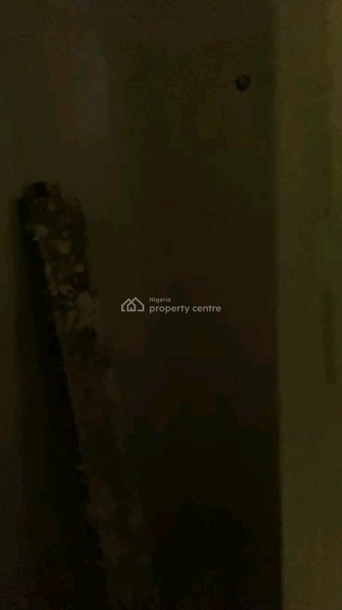 Standard  Mini Flat with 2 Toilets and Bath Downstairs,  Pop, Omoleye Street, Alagomeji, Yaba, Lagos, Mini Flat (room and Parlour) for Rent