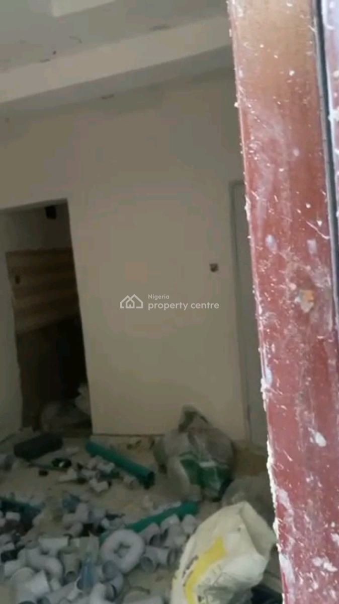 Standard  Mini Flat with 2 Toilets and Bath Downstairs,  Pop, Omoleye Street, Alagomeji, Yaba, Lagos, Mini Flat (room and Parlour) for Rent