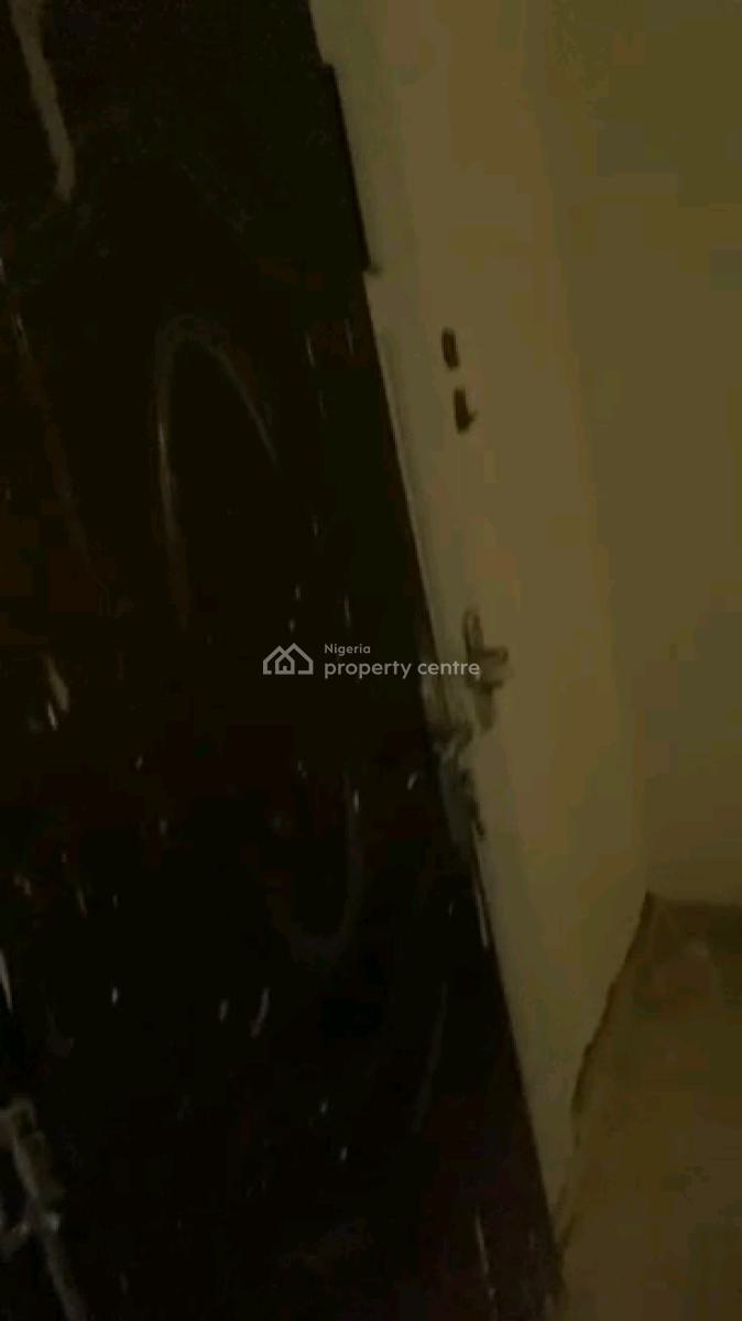 Standard  Mini Flat with 2 Toilets and Bath Downstairs,  Pop, Omoleye Street, Alagomeji, Yaba, Lagos, Mini Flat (room and Parlour) for Rent