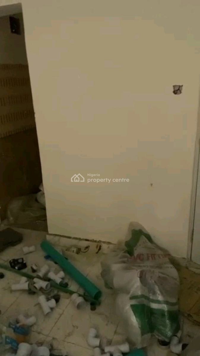 Standard  Mini Flat with 2 Toilets and Bath Downstairs,  Pop, Omoleye Street, Alagomeji, Yaba, Lagos, Mini Flat (room and Parlour) for Rent