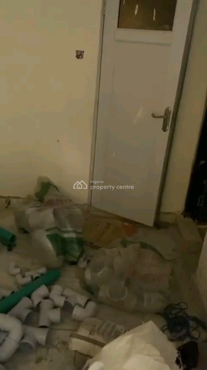 Standard  Mini Flat with 2 Toilets and Bath Downstairs,  Pop, Omoleye Street, Alagomeji, Yaba, Lagos, Mini Flat (room and Parlour) for Rent