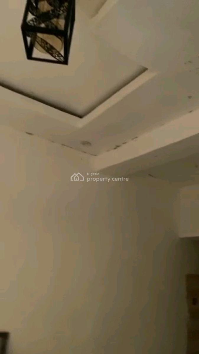 Standard  Mini Flat with 2 Toilets and Bath Downstairs,  Pop, Omoleye Street, Alagomeji, Yaba, Lagos, Mini Flat (room and Parlour) for Rent