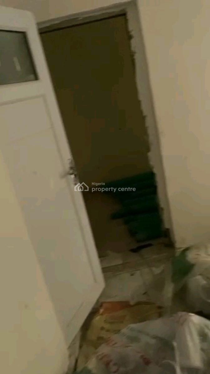 Standard  Mini Flat with 2 Toilets and Bath Downstairs,  Pop, Omoleye Street, Alagomeji, Yaba, Lagos, Mini Flat (room and Parlour) for Rent