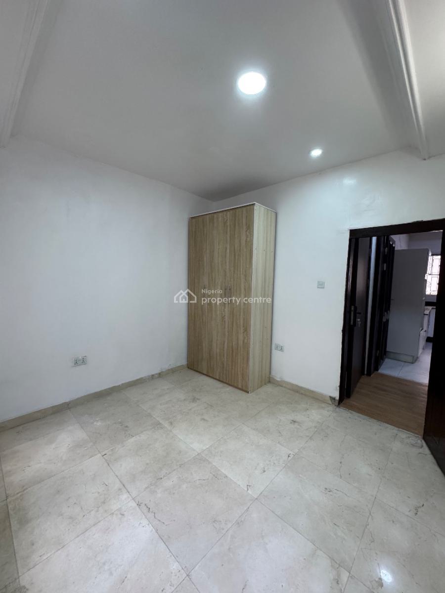 Fully Serviced 3 Bedroom Flat, Off Admiralty Way, Lekki Phase 1, Lekki, Lagos, Flat / Apartment for Rent
