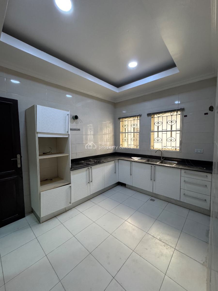 Fully Serviced 3 Bedroom Flat, Off Admiralty Way, Lekki Phase 1, Lekki, Lagos, Flat / Apartment for Rent