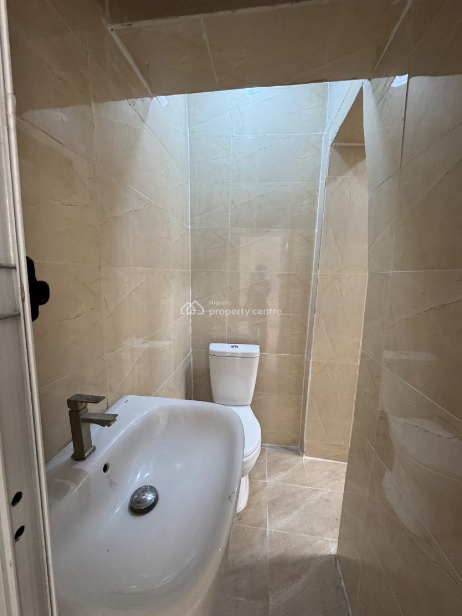 Fully Serviced 3 Bedroom Flat, Off Admiralty Way, Lekki Phase 1, Lekki, Lagos, Flat / Apartment for Rent