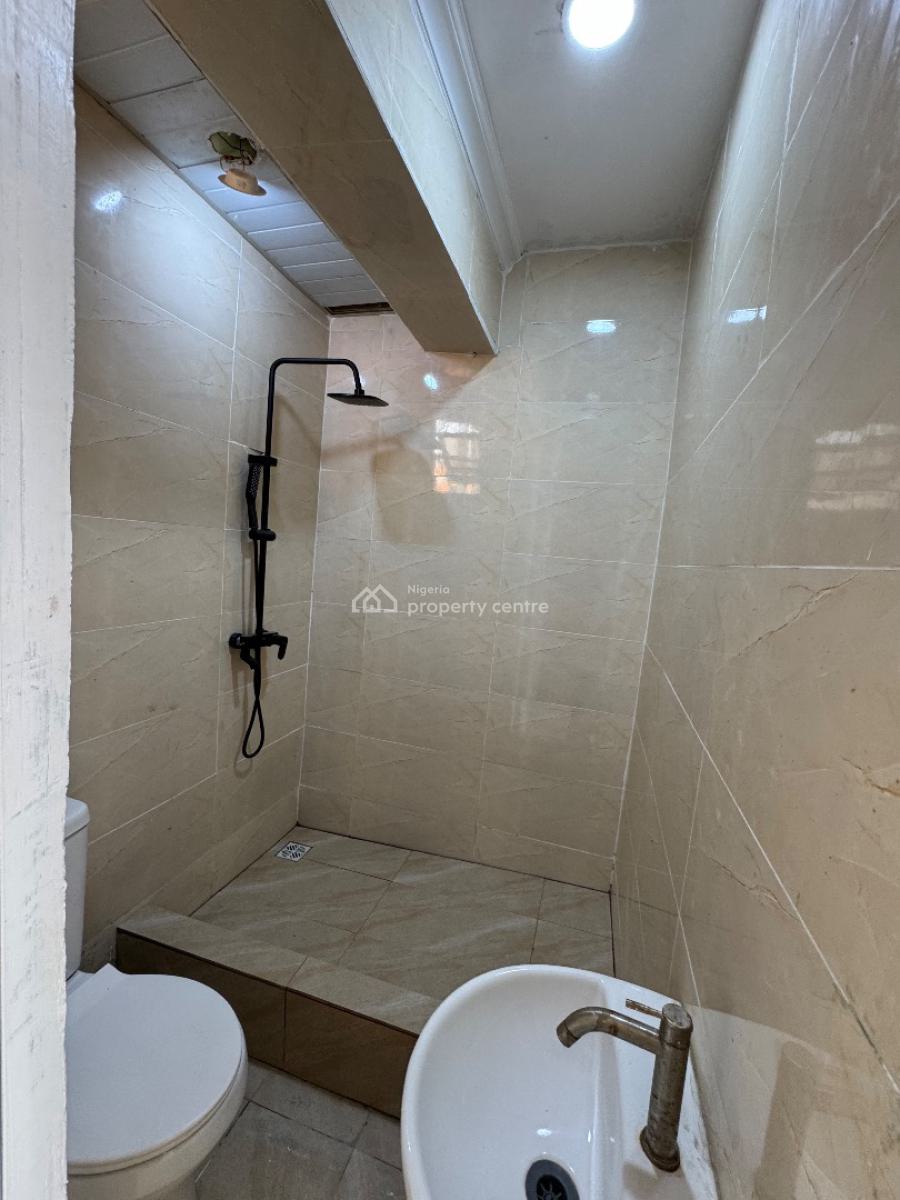 Fully Serviced 3 Bedroom Flat, Off Admiralty Way, Lekki Phase 1, Lekki, Lagos, Flat / Apartment for Rent