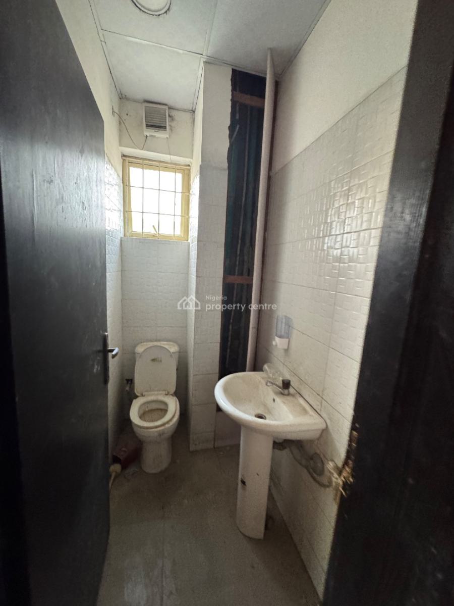 Warehouse Measuring 323.06 Sqm + 2 Offices, Bathroom & Toilets, Lekki Phase 1, Lekki, Lagos, Warehouse for Rent