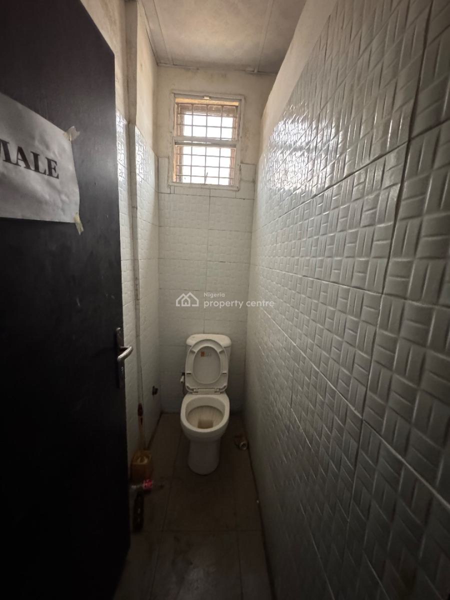 Warehouse Measuring 323.06 Sqm + 2 Offices, Bathroom & Toilets, Lekki Phase 1, Lekki, Lagos, Warehouse for Rent