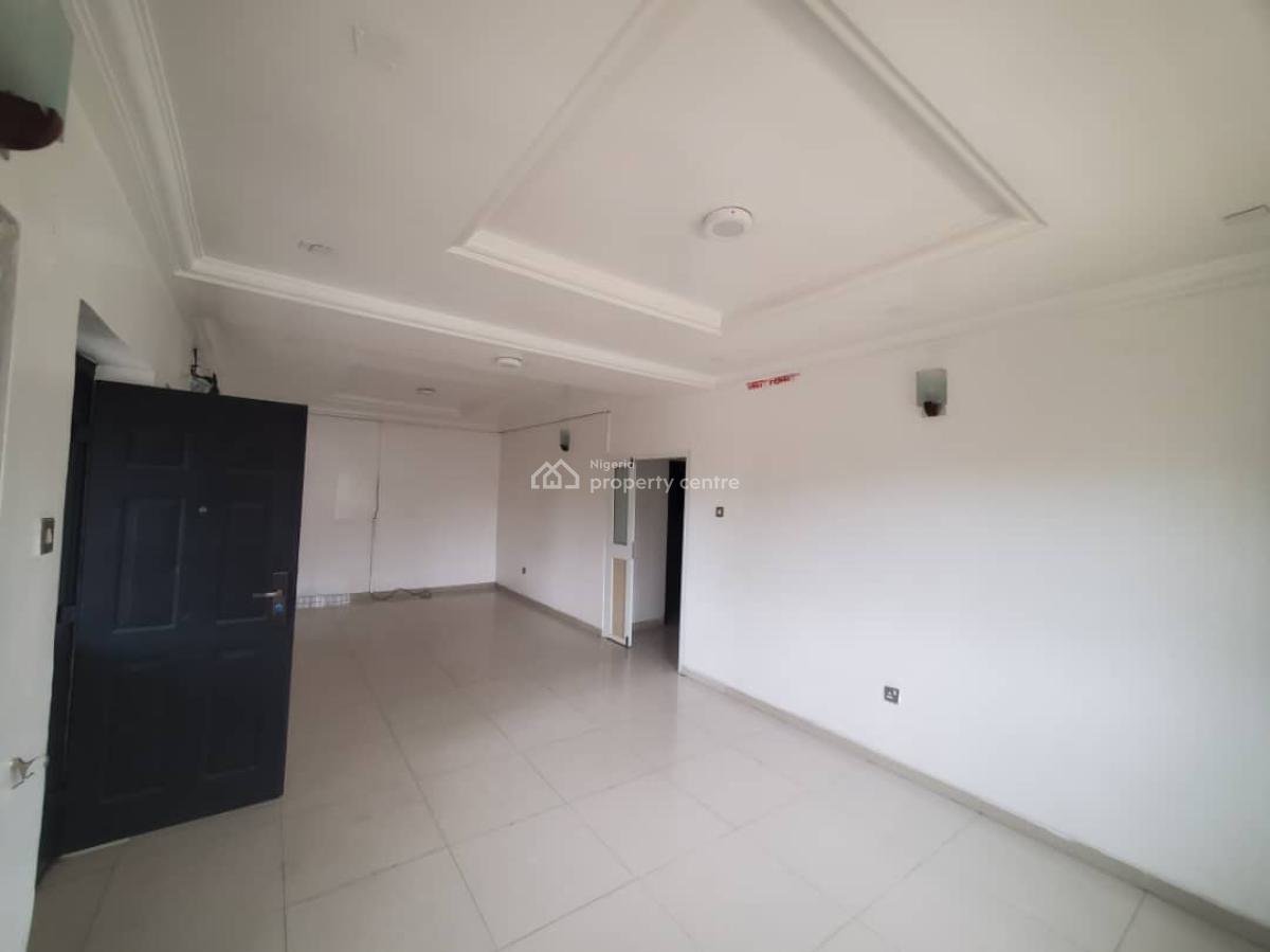 3bbed Flat Upstairs, All En-suite, Swimming Pool. Read The Brief, Vgc, Lekki, Lagos, Flat / Apartment for Rent