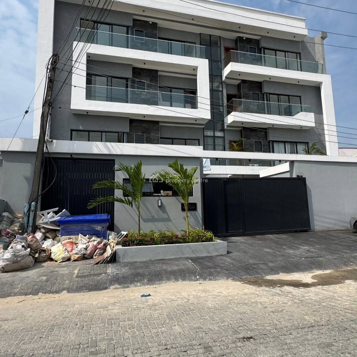 Spacious  3  Bedroom Apartment, Lekki Phase 1, Lekki Phase 1, Lekki, Lagos, Block of Flats for Sale
