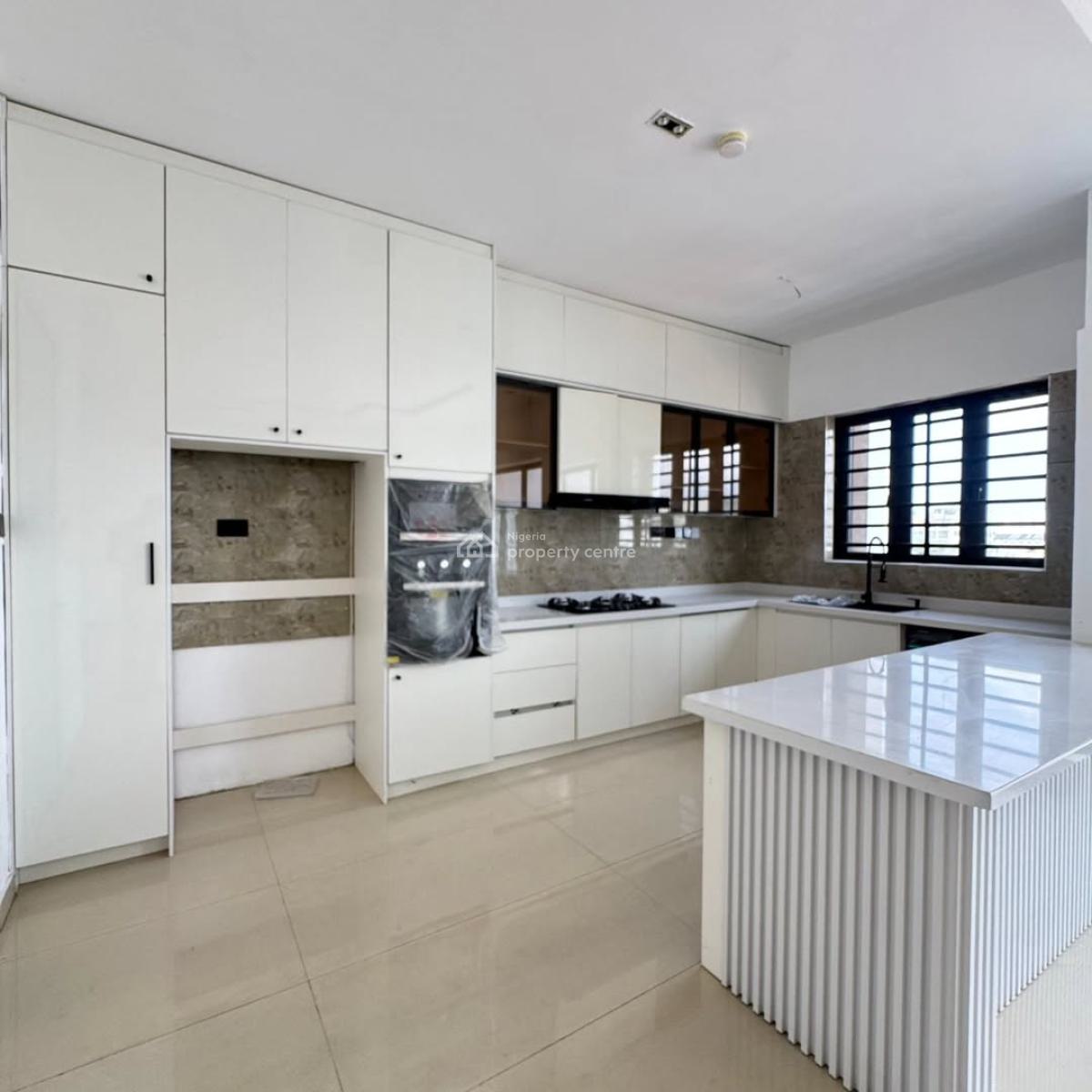 Spacious  3  Bedroom Apartment, Lekki Phase 1, Lekki Phase 1, Lekki, Lagos, Block of Flats for Sale