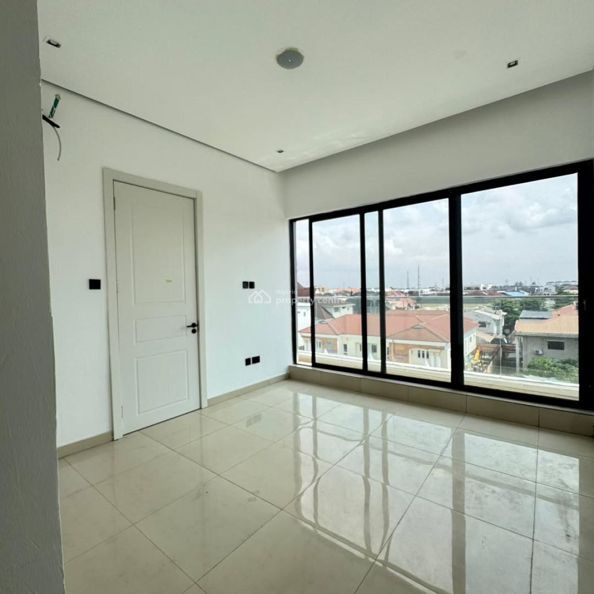 Spacious  3  Bedroom Apartment, Lekki Phase 1, Lekki Phase 1, Lekki, Lagos, Block of Flats for Sale