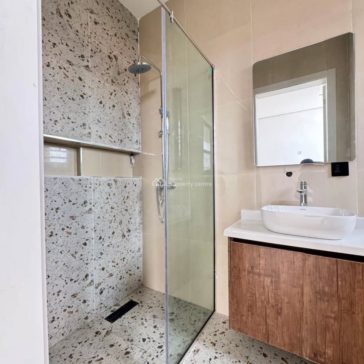 Spacious  3  Bedroom Apartment, Lekki Phase 1, Lekki Phase 1, Lekki, Lagos, Block of Flats for Sale