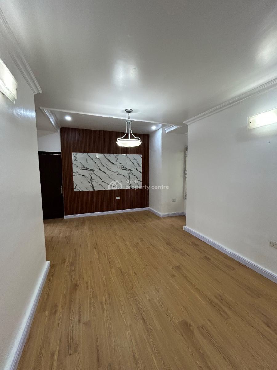 Well Maintained and Spacious 3 Bedrooms Apartment, Off Admiralty Way, Lekki Phase 1, Lekki, Lagos, Flat / Apartment for Rent