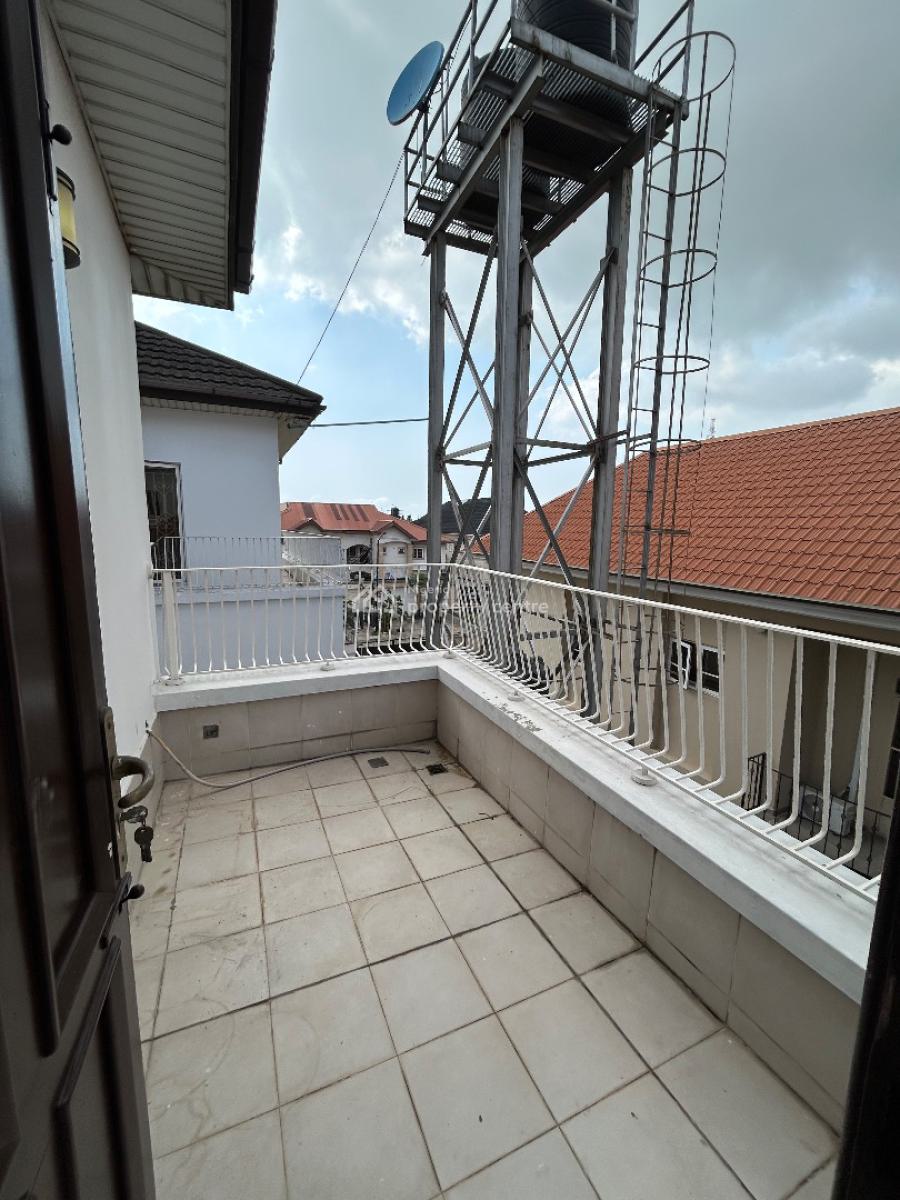 Well Maintained and Spacious 3 Bedrooms Apartment, Off Admiralty Way, Lekki Phase 1, Lekki, Lagos, Flat / Apartment for Rent