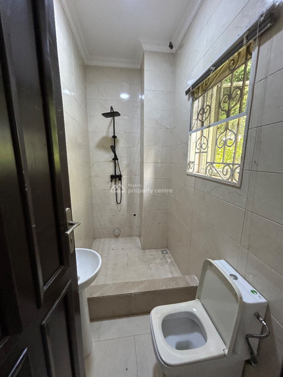 Well Maintained and Spacious 3 Bedrooms Apartment, Off Admiralty Way, Lekki Phase 1, Lekki, Lagos, Flat / Apartment for Rent