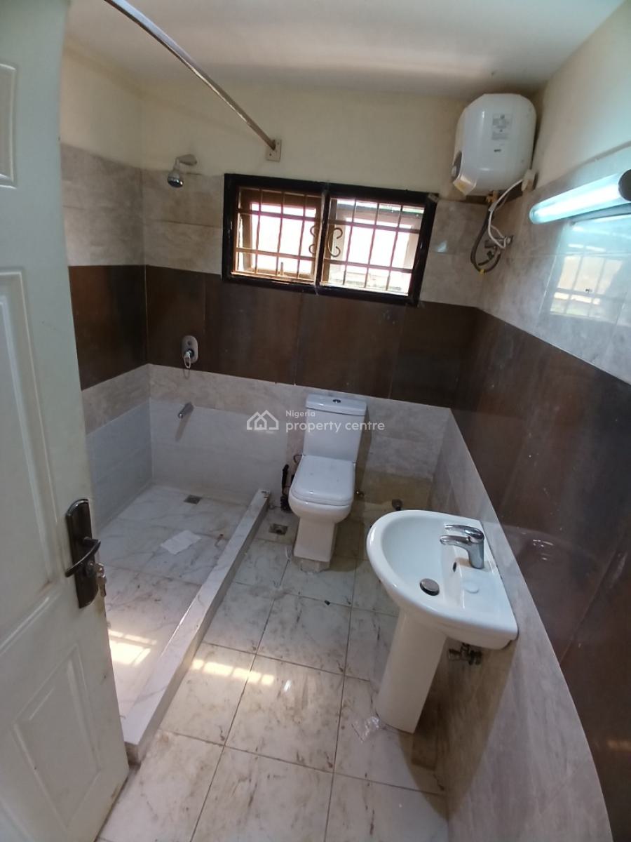 Well Renovated 4 Bedroom Terrace Duplex with 1room Bq, Guzape District Abuja Diplomatic Zone, Guzape District, Abuja, Terraced Duplex for Rent