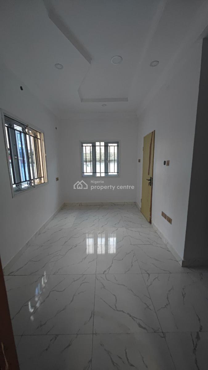 3 Bedrooms  Bungalow with Personal Compound  for Commercial Purposes, Off Palace Road, Oniru, Victoria Island (vi), Lagos, Office Space for Rent