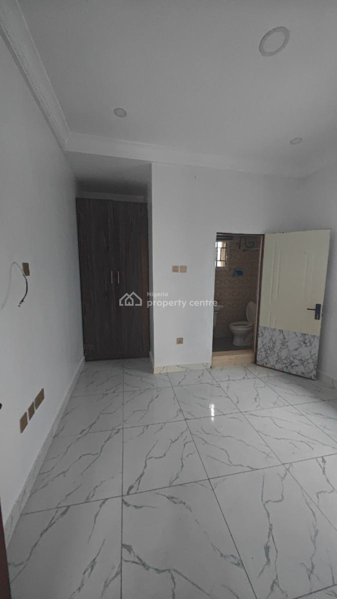 3 Bedrooms  Bungalow with Personal Compound  for Commercial Purposes, Off Palace Road, Oniru, Victoria Island (vi), Lagos, Office Space for Rent