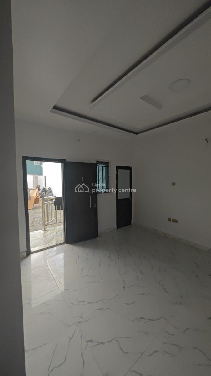 3 Bedrooms  Bungalow with Personal Compound  for Commercial Purposes, Off Palace Road, Oniru, Victoria Island (vi), Lagos, Office Space for Rent