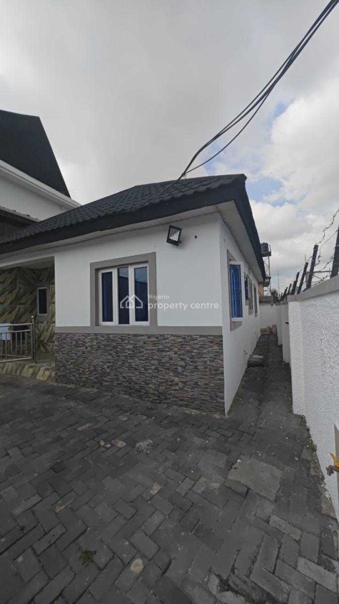 3 Bedrooms  Bungalow with Personal Compound  for Commercial Purposes, Off Palace Road, Oniru, Victoria Island (vi), Lagos, Office Space for Rent