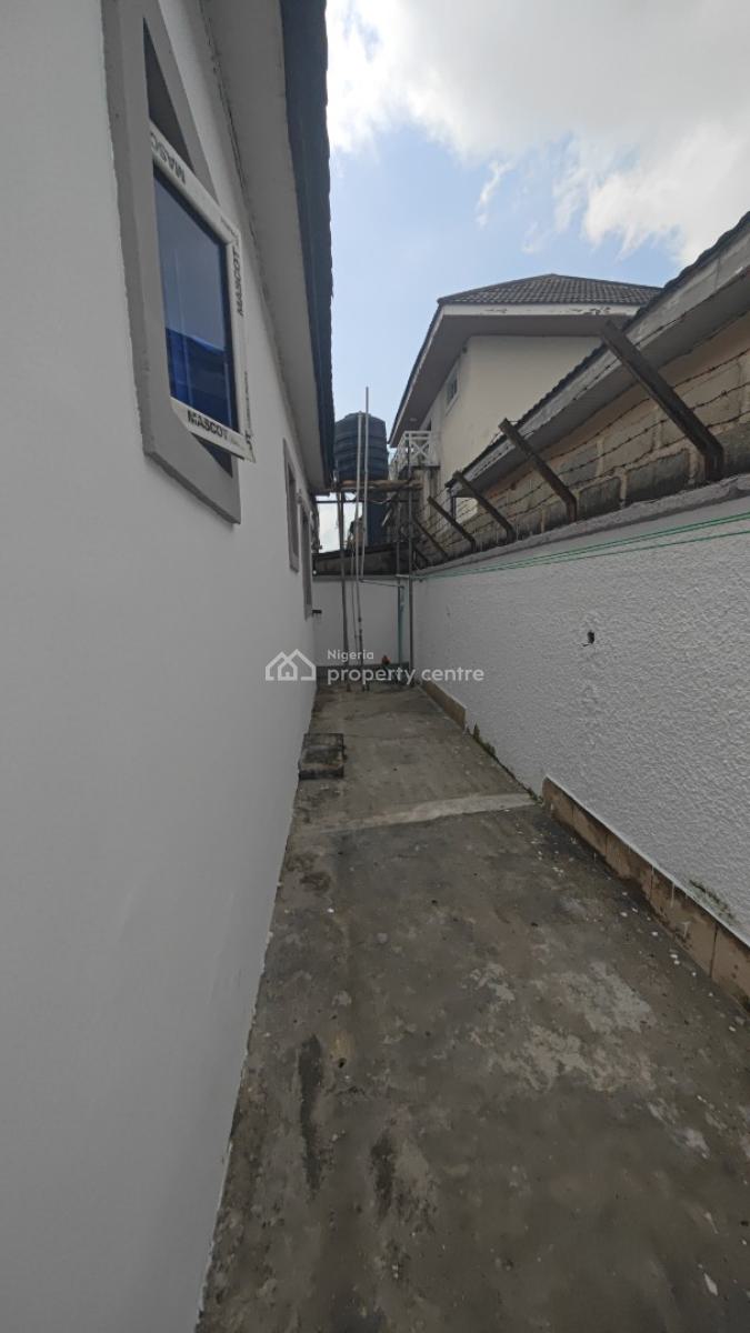 3 Bedrooms  Bungalow with Personal Compound  for Commercial Purposes, Off Palace Road, Oniru, Victoria Island (vi), Lagos, Office Space for Rent