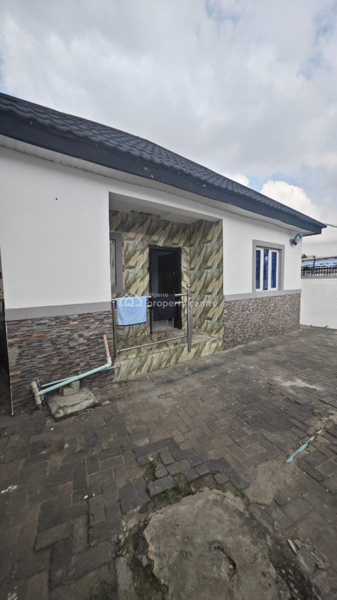 3 Bedrooms  Bungalow with Personal Compound  for Commercial Purposes, Off Palace Road, Oniru, Victoria Island (vi), Lagos, Office Space for Rent