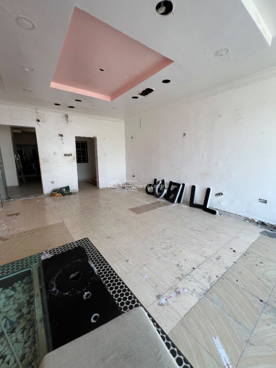 Shop Space Upstairs Facing Road at Lekki Phase 1, Emmanuel Abimbola Cole Lekki Phase 1, Lekki Phase 1, Lekki, Lagos, Shop for Rent