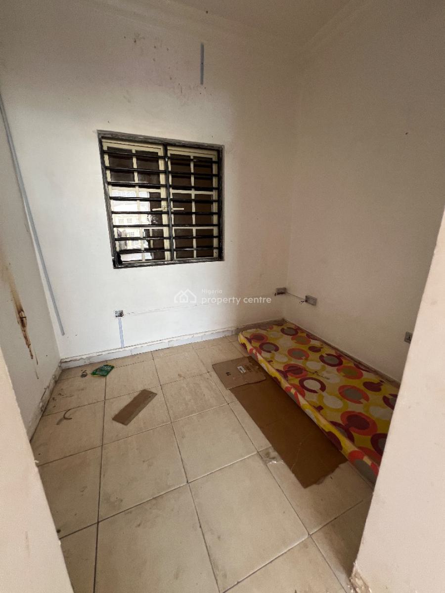 Shop Space Upstairs Facing Road at Lekki Phase 1, Emmanuel Abimbola Cole Lekki Phase 1, Lekki Phase 1, Lekki, Lagos, Shop for Rent