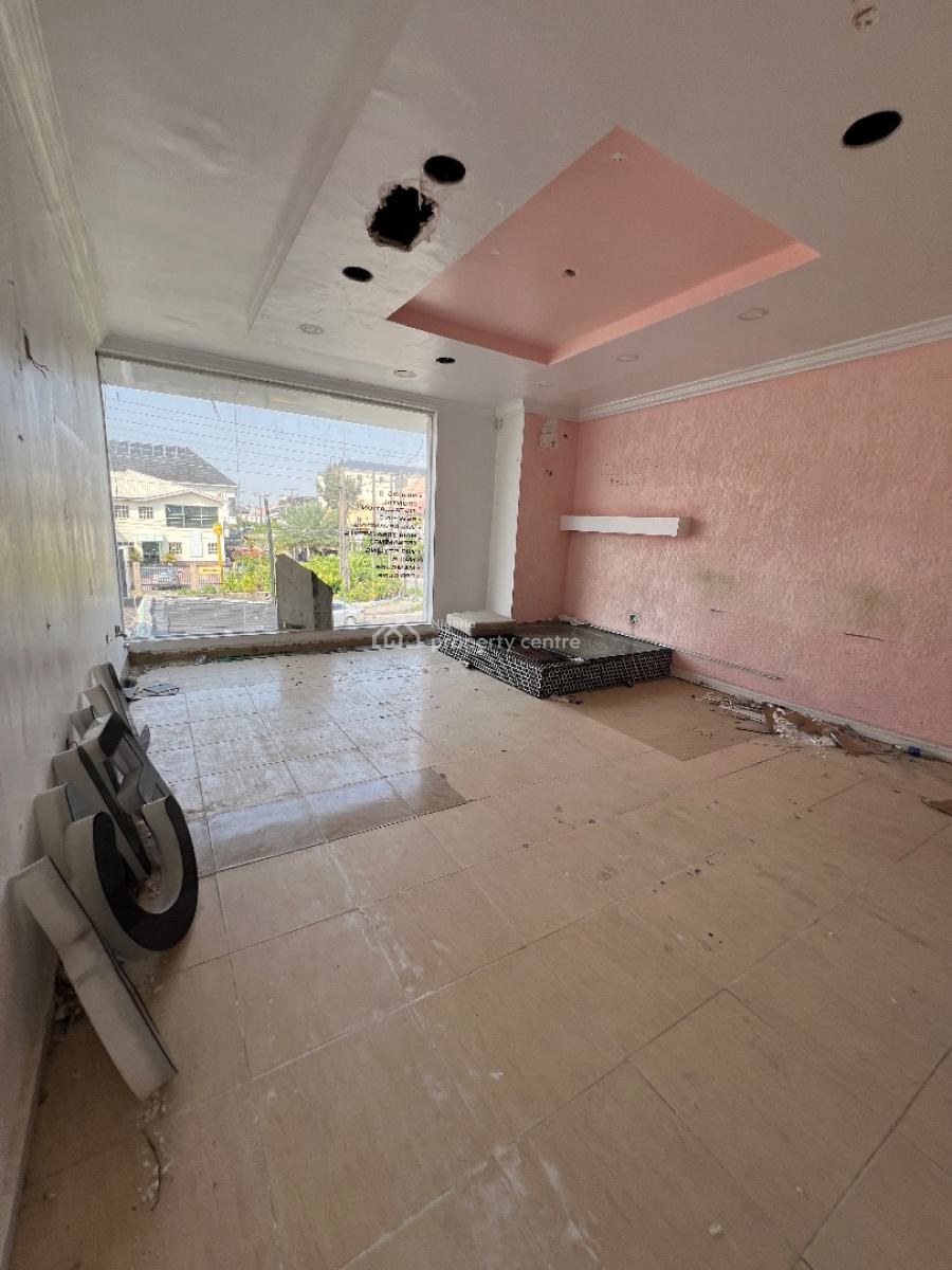 Shop Space Upstairs Facing Road at Lekki Phase 1, Emmanuel Abimbola Cole Lekki Phase 1, Lekki Phase 1, Lekki, Lagos, Shop for Rent