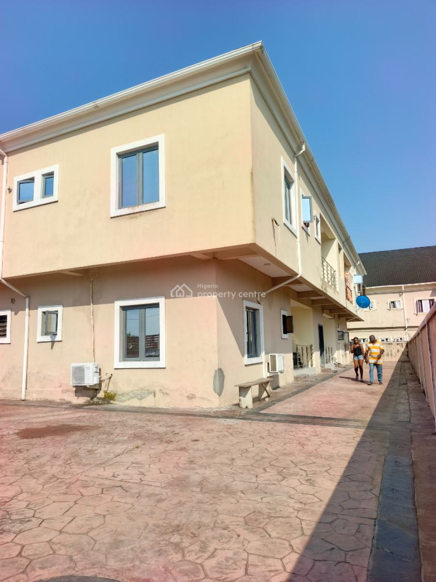Smart Spacious Conducive Mini Flat (room and Parlor) Upstairs, in Estate at Ogombo Abraham Adesanya Axis, Ajah Lagos., Ajah, Lagos, Mini Flat (room and Parlour) for Rent