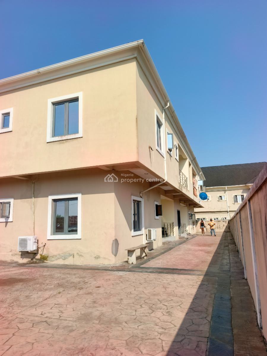 Smart Spacious Conducive Mini Flat (room and Parlor) Upstairs, in Estate at Ogombo Abraham Adesanya Axis, Ajah Lagos., Ajah, Lagos, Mini Flat (room and Parlour) for Rent