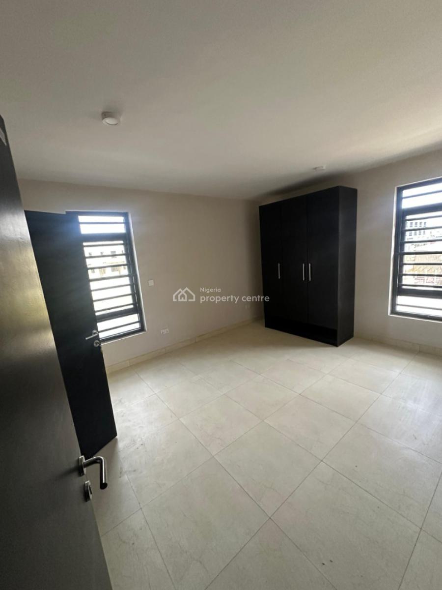 Fully Serviced Luxury 2 Bedrooms Apartment Upstairs in an Estate, The Apple Place Osapa Shoprite Road Jakande Bustop, Lekki, Lagos, Flat / Apartment for Sale