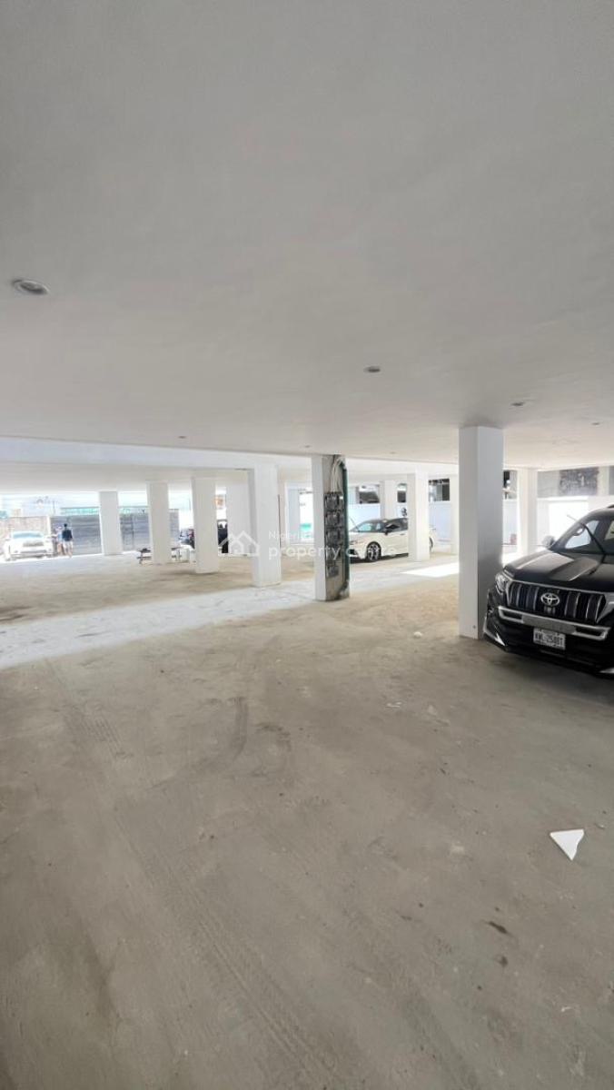 Luxury 3-bedroom Flat in Prime Location, Lekki Phase 1, Lekki, Lagos, Block of Flats for Sale