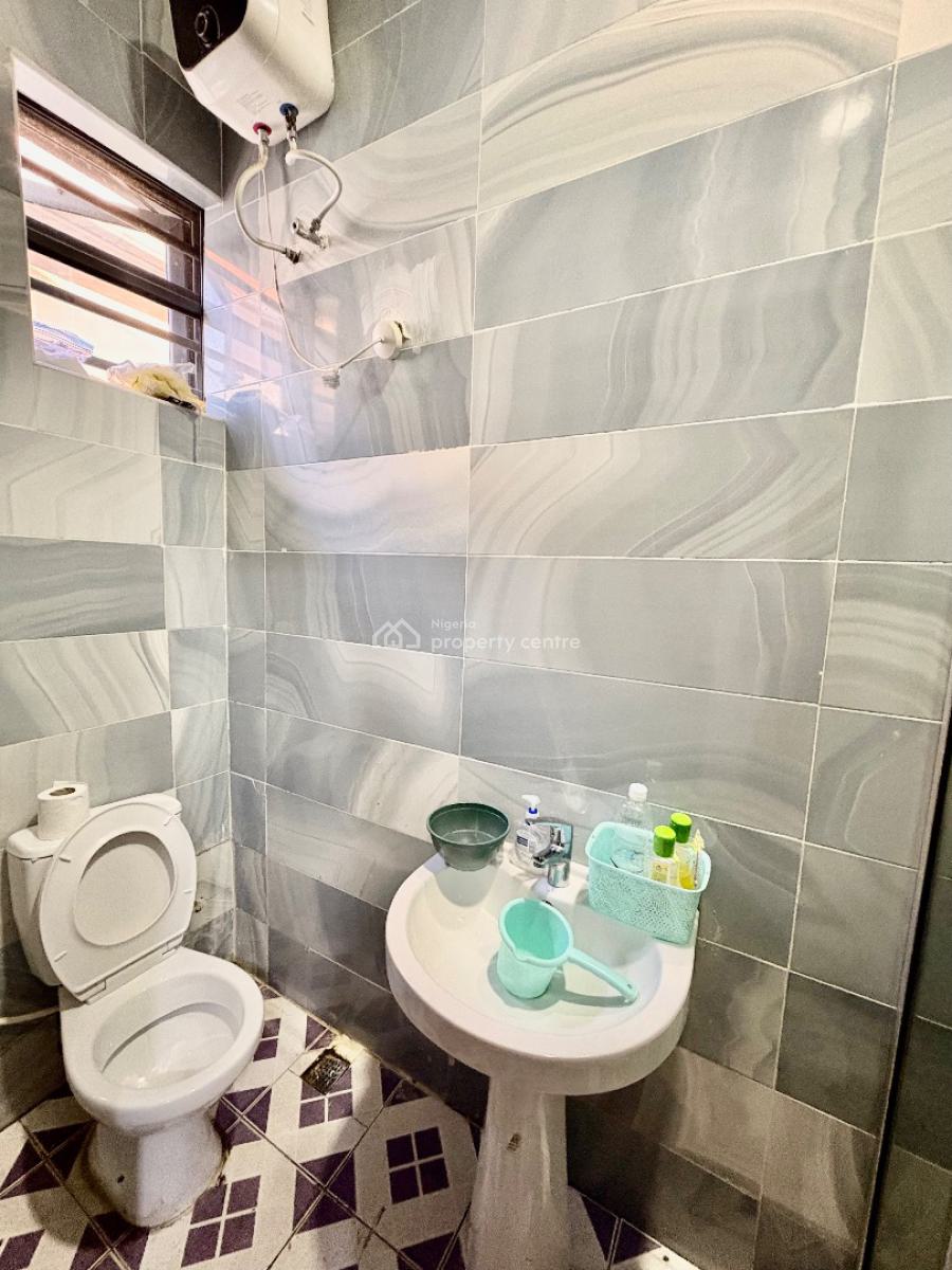 Spacious Exquisitely Furnished Queens Room in an Elite Secured Estate, Royal Pine Estate, Orchid Road By Lekki 2nd Toll Gate, Lekki, Lagos, Flat / Apartment for Rent