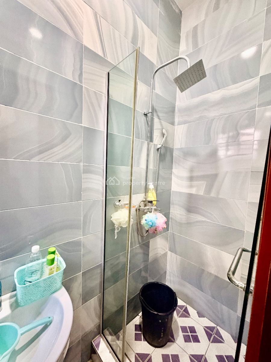 Spacious Exquisitely Furnished Queens Room in an Elite Secured Estate, Royal Pine Estate, Orchid Road By Lekki 2nd Toll Gate, Lekki, Lagos, Flat / Apartment for Rent