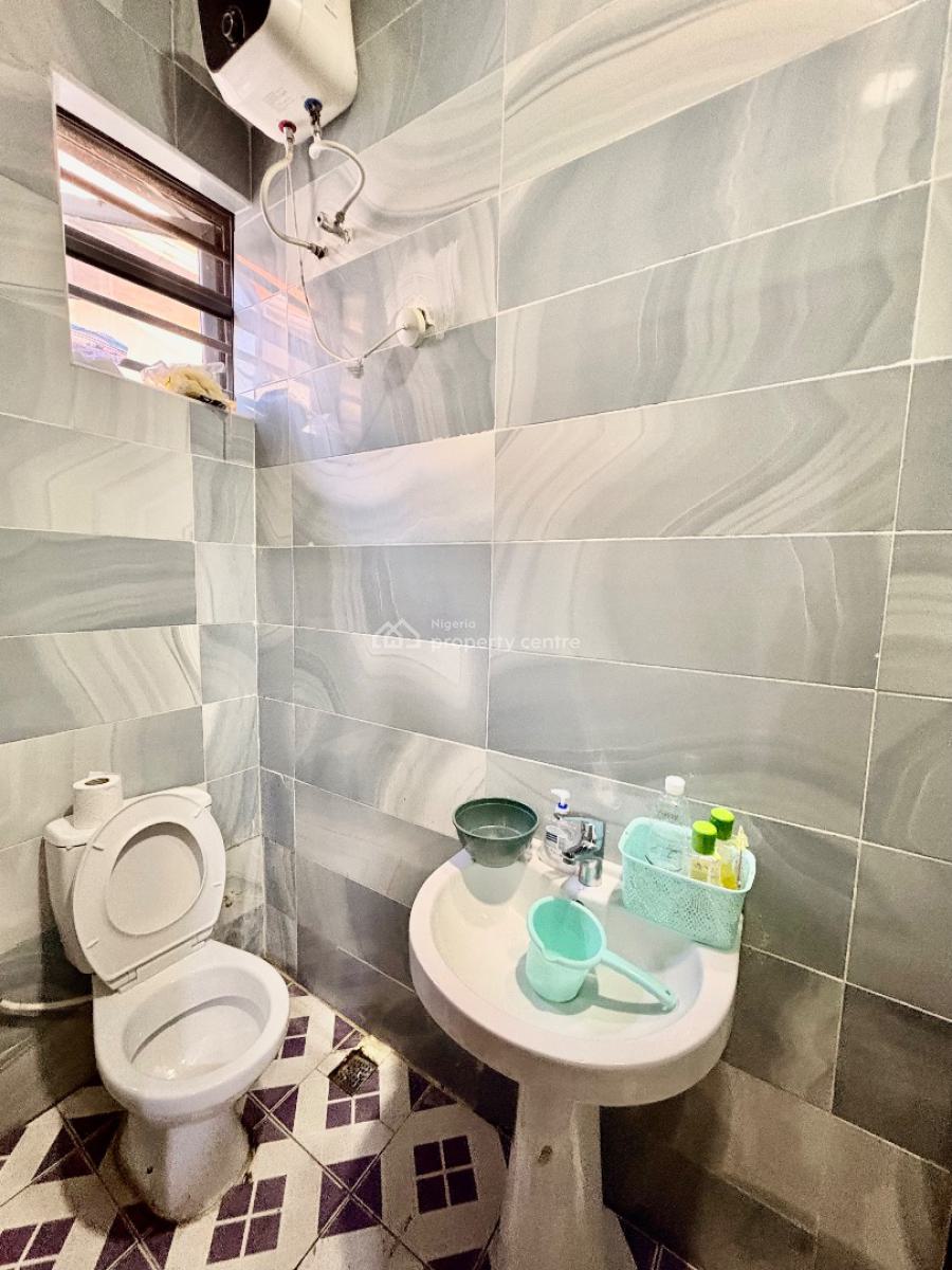 Spacious Exquisitely Furnished Queens Room in an Elite Secured Estate, Royal Pine Estate, Orchid Road By Lekki 2nd Toll Gate, Lekki, Lagos, Flat / Apartment for Rent