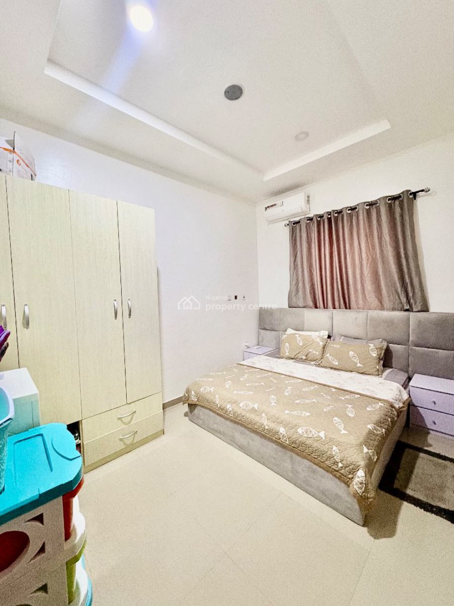 Spacious Exquisitely Furnished Queens Room in an Elite Secured Estate, Royal Pine Estate, Orchid Road By Lekki 2nd Toll Gate, Lekki, Lagos, Flat / Apartment for Rent