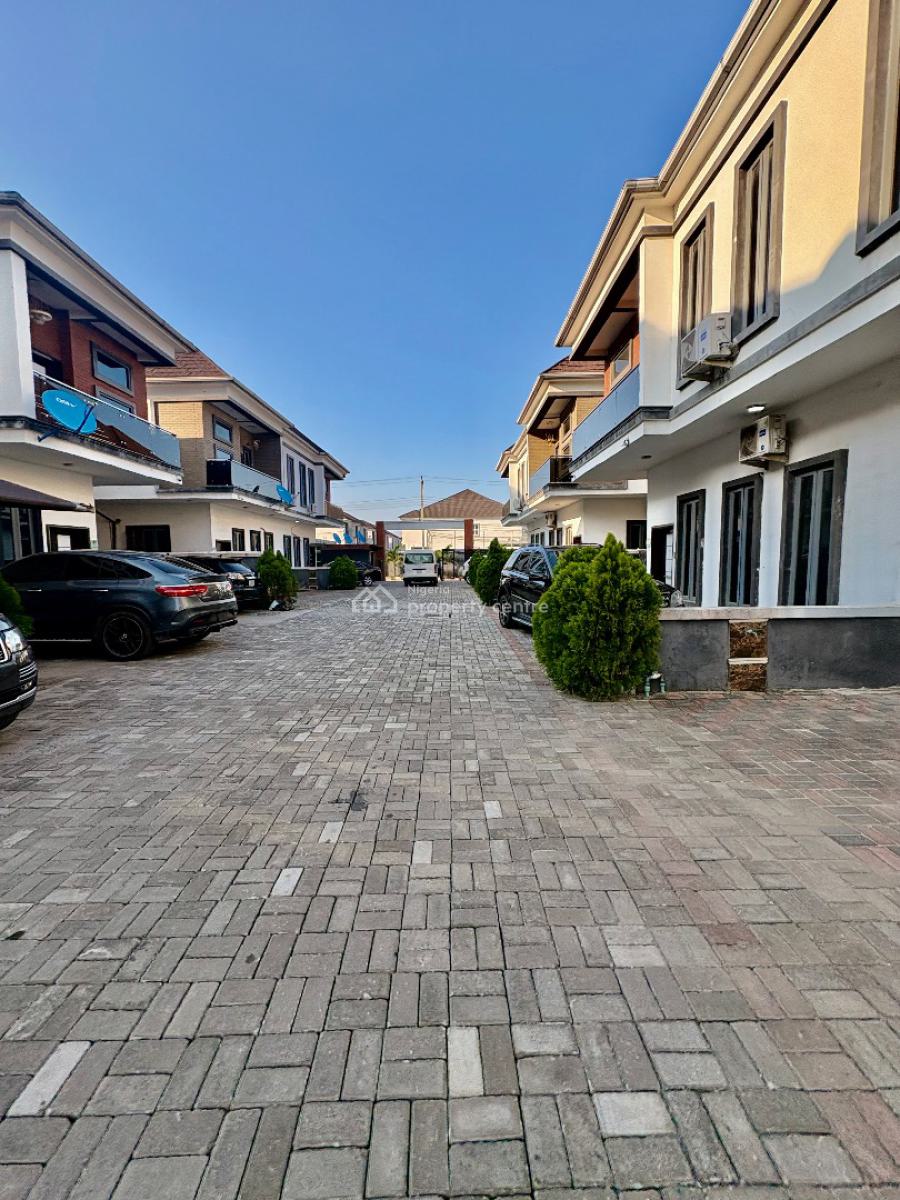 Spacious Exquisitely Furnished Queens Room in an Elite Secured Estate, Royal Pine Estate, Orchid Road By Lekki 2nd Toll Gate, Lekki, Lagos, Flat / Apartment for Rent