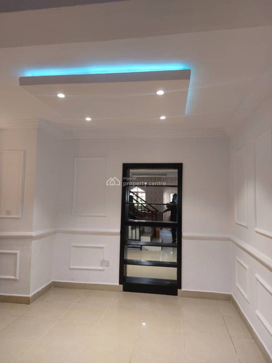 3 Bedroom Maisonette, Lekki Phase 1, Lekki, Lagos, Flat / Apartment for Rent