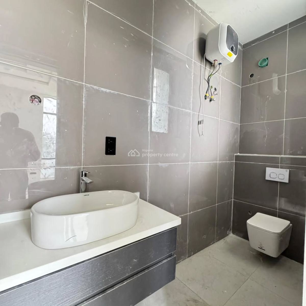 Spacious 2 Bedroom Apartments, Lekki Phase 1, Lekki, Lagos, Block of Flats for Sale