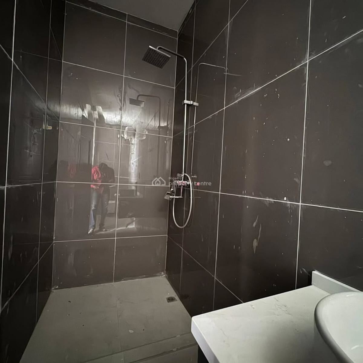 Spacious 2 Bedroom Apartments, Lekki Phase 1, Lekki, Lagos, Block of Flats for Sale